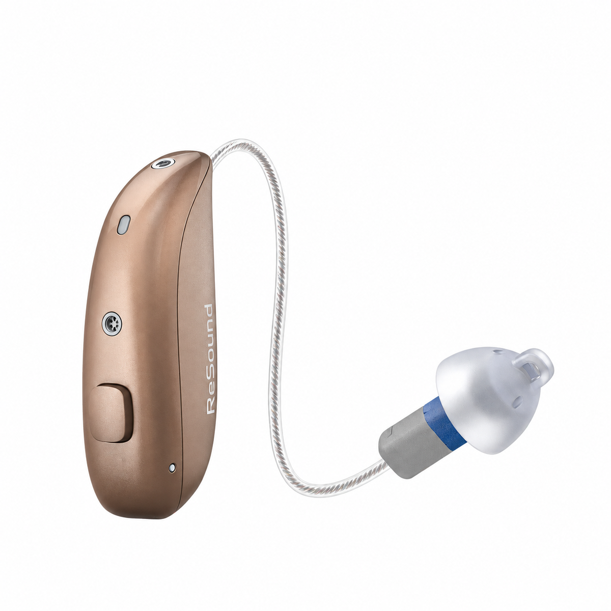 Un audífono retroauricular GN Resound Sensia™ 9 de color marrón, con un tubo fino y transparente y un auricular gris y azul, que cuenta con reducción automática de ruido para una mayor comodidad auditiva, mostrado sobre un fondo blanco.