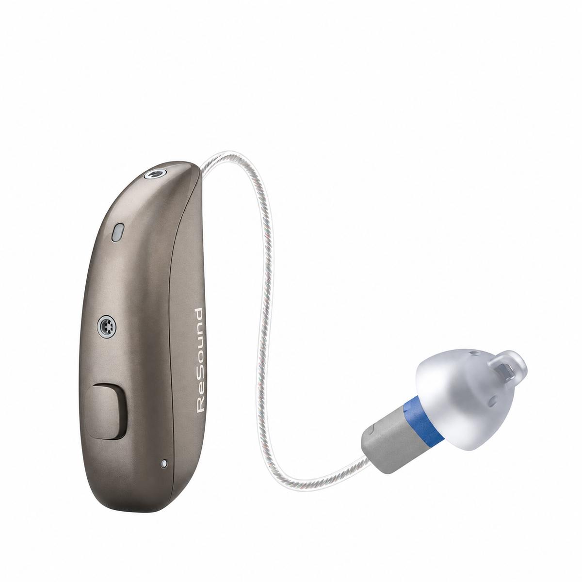 El GN Resound Sensia™ 9, un moderno audífono retroauricular con un tubo fino y flexible y un auricular suave y transparente, que incorpora tecnología avanzada de reducción automática de ruido y formación de haces con 4 micrófonos, se muestra sobre un fondo blanco.